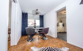 City Wohnung FN L 5 KLIMATISIERT mit Balkon und Küche